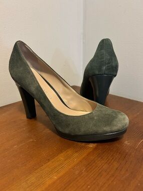 Franco Sarto Suede Pumps Olive Green Platform Heels Women’s 7.5 Classic